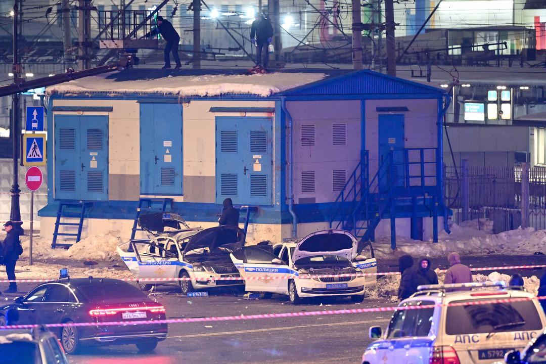 Rusya nın başkenti Moskova da patlama! &Ouml;l&uuml; ve yaralı polisler var 4