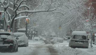 ABD'de tarihe ge&ccedil;en kar fırtınası! 10 binden fazla u&ccedil;uş iptal, y&uuml;zbinlerce kişi elektriksiz
