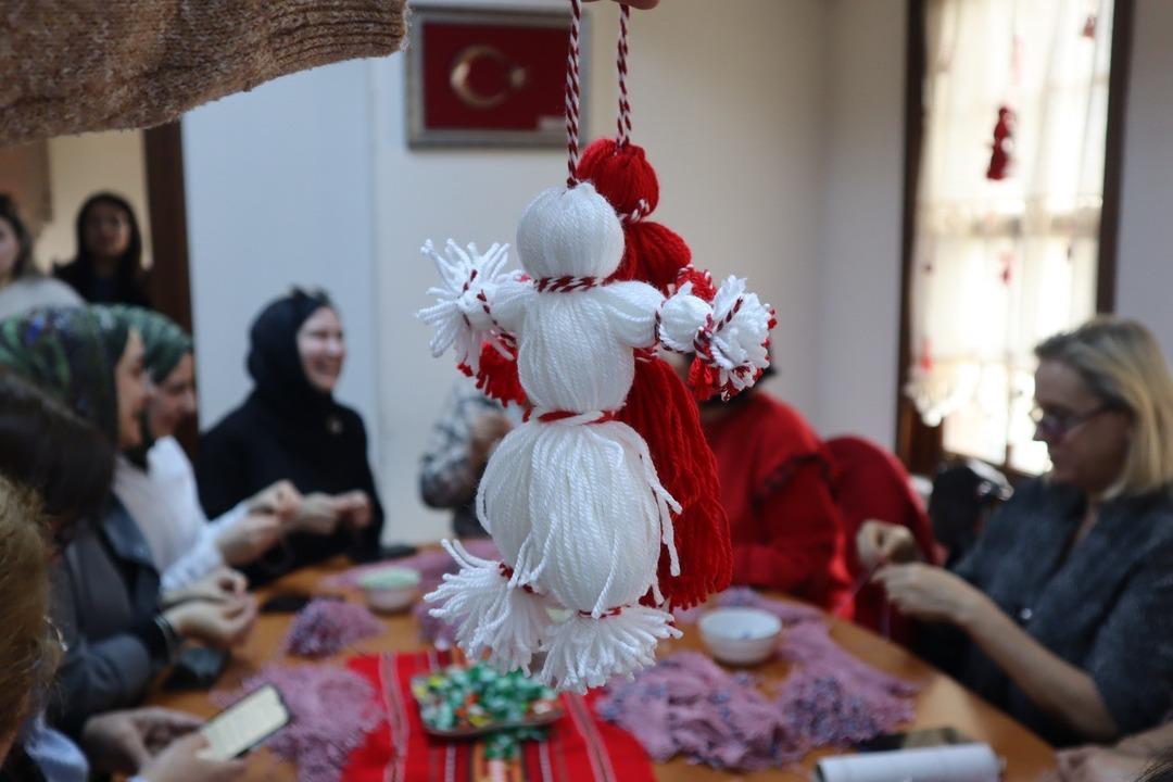 Her yıl binlerce insan bekliyor: Y&uuml;zyıllık Balkan geleneği  marteni&ccedil;ka   1