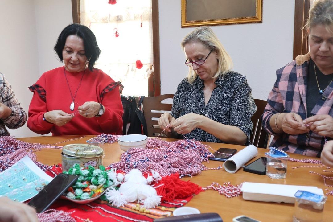 Her yıl binlerce insan bekliyor: Y&uuml;zyıllık Balkan geleneği  marteni&ccedil;ka   3