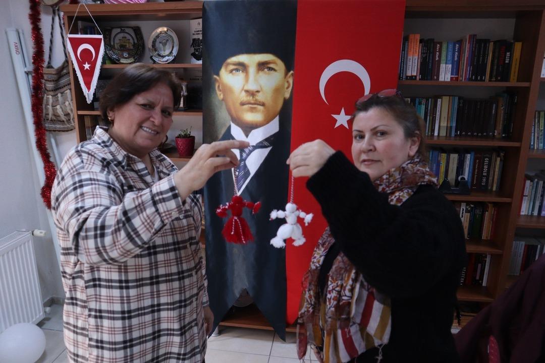 Her yıl binlerce insan bekliyor: Y&uuml;zyıllık Balkan geleneği  marteni&ccedil;ka   4