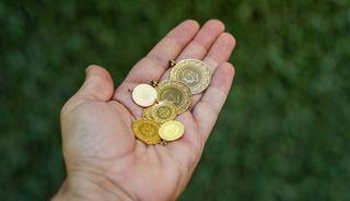 D&uuml;ğ&uuml;nde taktığı &ccedil;eyrek altın geri gelmeyince icraya verdi: Sonu&ccedil; şaşırttı