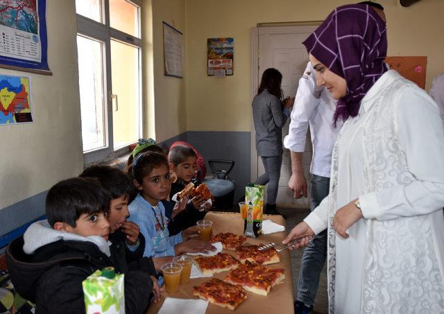 Güvenlik görevlisi Aylin, yoksulun umudu, doğu ve batının köprüsü oldu