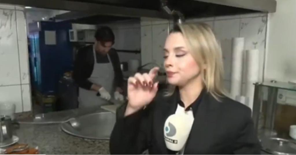 Kanal D muhabiri Kübra Aydın sakatat dükkanında zor anlar yaşadı! Neredeyse kusacaktı 2
