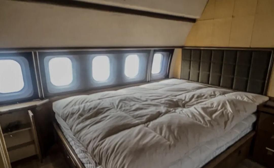 Epstein in lanetli jeti bakın nerede bulundu! İ&ccedil;erisi adeta su&ccedil; mahali: Bebek losyonları, kirli havlular... 3