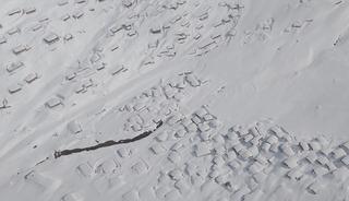 Evler kayboldu: 3 metrelik karın altında yaşam!