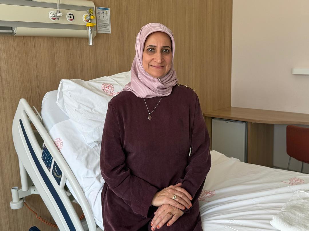 Menopoz sandı karnından 30 santimetrelik t&uuml;m&ouml;r &ccedil;ıktı!  1