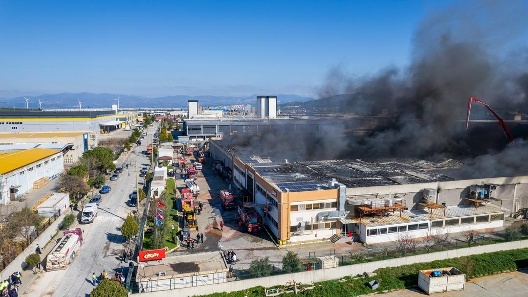 Kervan Gıda dan yangın açıklaması! Manisa tesisinde hasar tespiti başladı 1