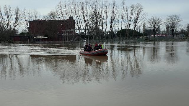Taşkında mahsur kalan eski belediye başkanı isyan etti: 'Hata üstüne hata'