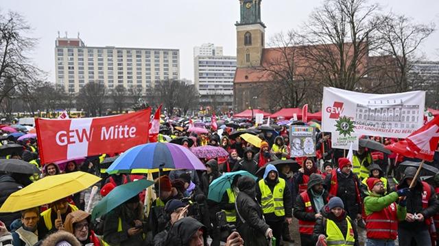 Bir t&uuml;rl&uuml; anlaşma sağlayamadılar! Otob&uuml;s &ccedil;alışanları 2 g&uuml;n daha grev yapacak