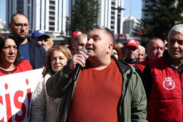 Seyhan Belediyesinde bir grup iş&ccedil;i eylem yaptı 2