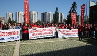 Seyhan Belediyesinde bir grup iş&ccedil;i eylem yaptı