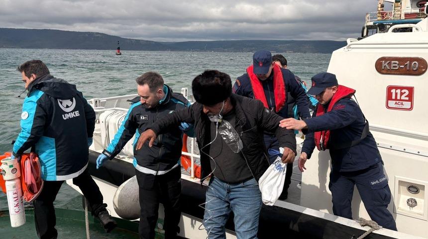 Bozcaada a&ccedil;ıklarındaki gemide rahatsızlanan personeli Sahil G&uuml;venlik ekibi tahliye etti