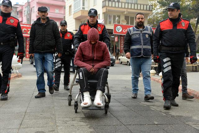 Polisten kaçarken 2 ayağını kıran şüpheli, yine hırsızlıktan gözaltına alındı