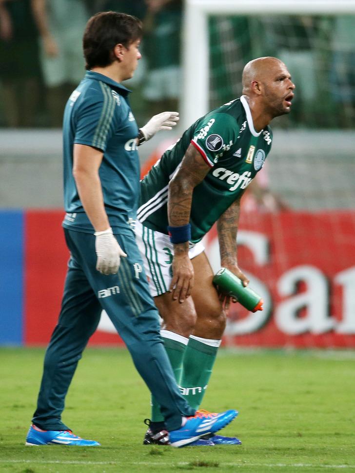 Felipe Melo kavga etti, oyundan atıldı! G4