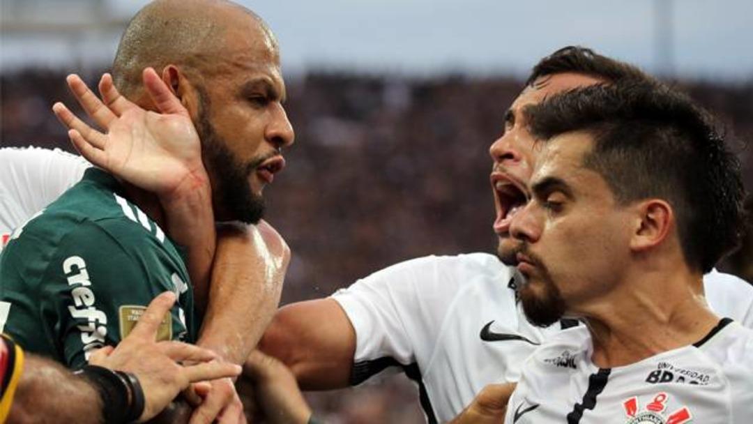 Felipe Melo kavga etti, oyundan atıldı!