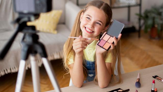 'Çocuklarda makyaj yaygınlaştı' uyarısı: Pek çok hastalığı çok erken yaşta görüyoruz!