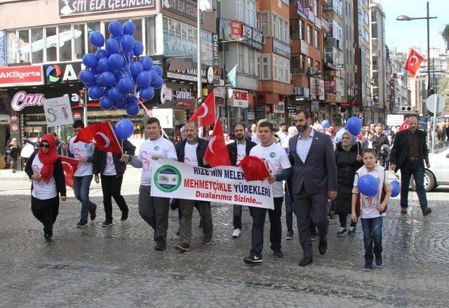 Rize’de otizmli çocuklar için yürüyüş düzenlendi