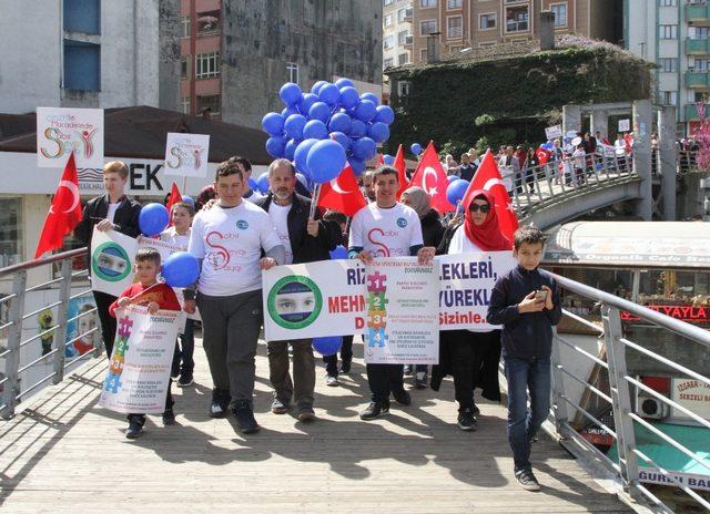 Rize’de otizmli çocuklar için yürüyüş düzenlendi