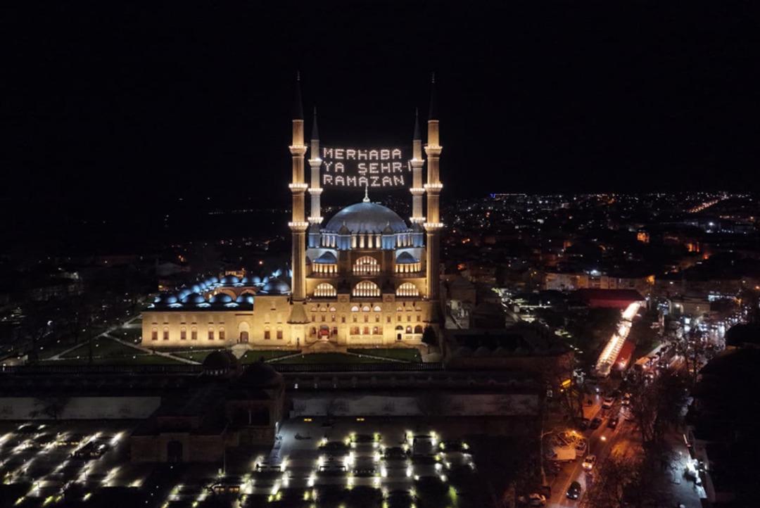 Bakan Ersoy: "Vakıflar günde 100 bin vatandaşımıza iftar veriyor" 7