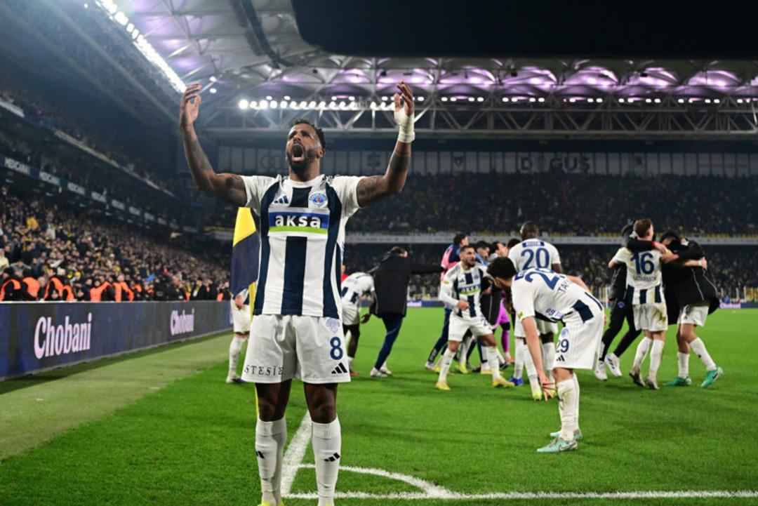 Emre Bel&ouml;zoğlu sessizliği bozdu: &ldquo;Yattı&rdquo; eleştirilerine sert yanıt! Şampiyonluk yorumu g&uuml;ndem oldu 4