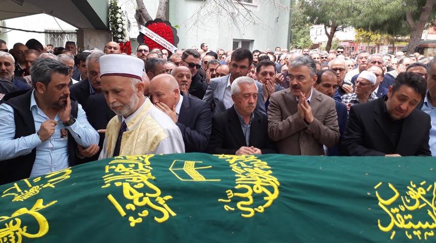 Türk Halk Müziği sanatçısı Mükerrem Kemertaş, İzmir'de toprağa verildi