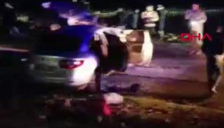 Diyarbakır'da iki otomobil kafa kafaya &ccedil;arpıştı: 5 &ouml;l&uuml;, 2 yaralı