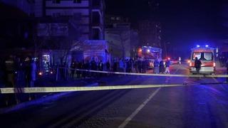 Son dakika: Samsun'da &ccedil;atı katı alev alev yandı: 1 yaralı