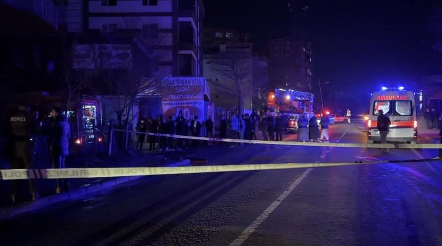 Samsun'da &ccedil;atı katı alev alev yandı: 1 yaralı