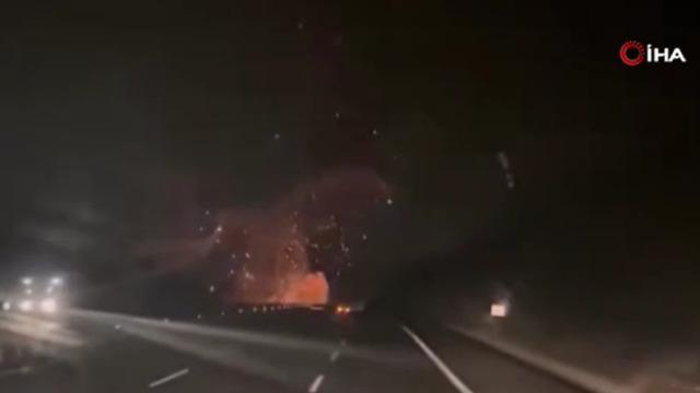 Balıkesir'de F-16 savaş uçağının düşme anı! Araç kamerasına yansıdı: Şimşek mi çaktı?