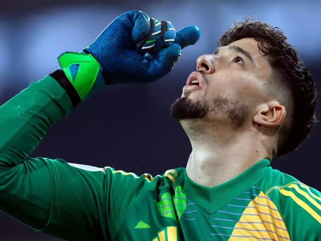 Manchester United'dan Altay Bayındır ile kesin anlaşma sağlandı! S&uuml;per Lig devi bu kez işi bitirdi