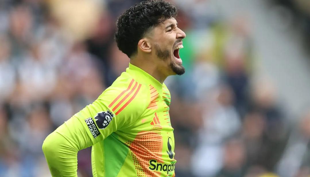 Manchester United dan Altay Bayındır ile kesin anlaşma sağlandı! S&uuml;per Lig devi bu kez işi bitirdi 1