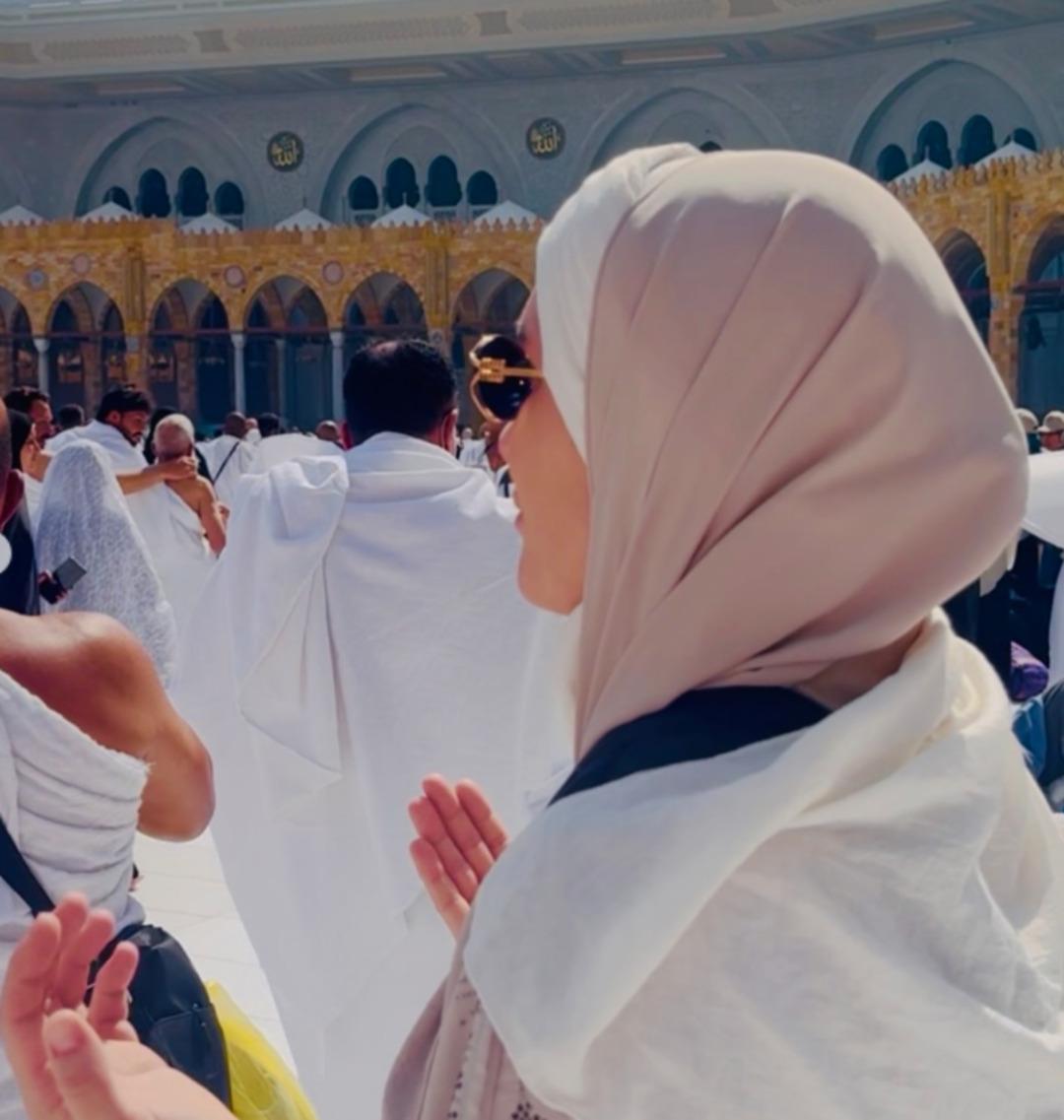 Sema Aydemir başörtülü pozlarını paylaştı! Hikmet Tuğsuz dan bomba yorum 1