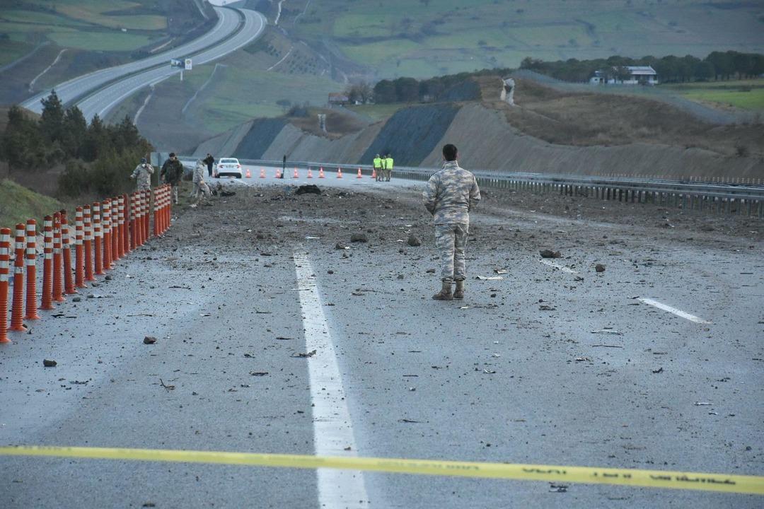 Şehit pilot İbrahim Bolat a son görev! Kızı Nil in gözyaşları hiç dinmedi 1