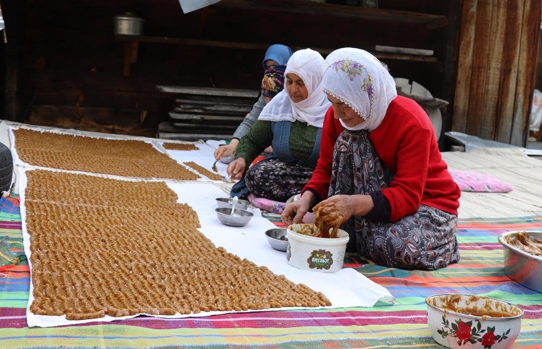 Bu tatlı T&uuml;rkiye&rsquo;de sadece bir yerde yapılıyor! Hazırlığı tam 6 ay s&uuml;r&uuml;yor 2