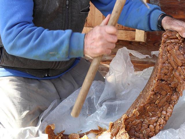 Bu tatlı T&uuml;rkiye&rsquo;de sadece bir yerde yapılıyor! Hazırlığı tam 6 ay s&uuml;r&uuml;yor