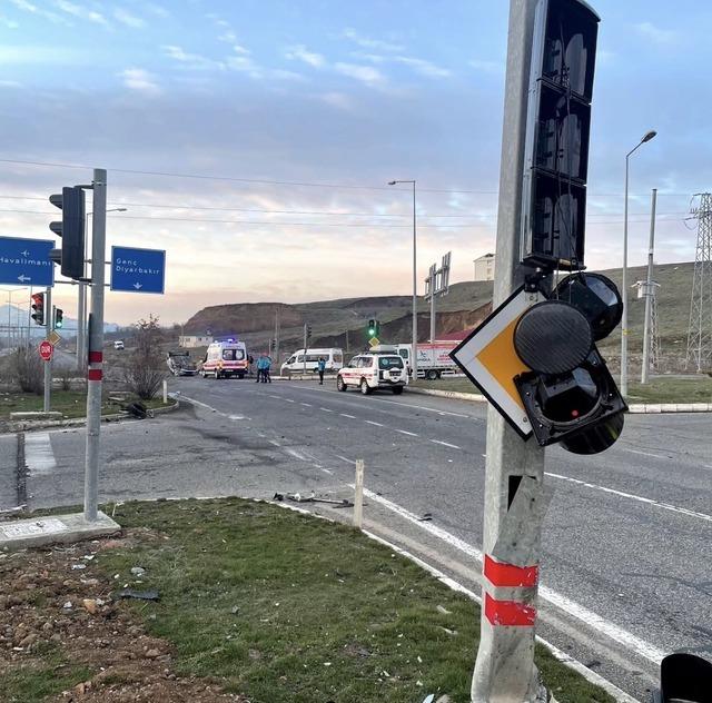 Bingöl’de trafik kazasında araç ters döndü: 1 yaralı 1