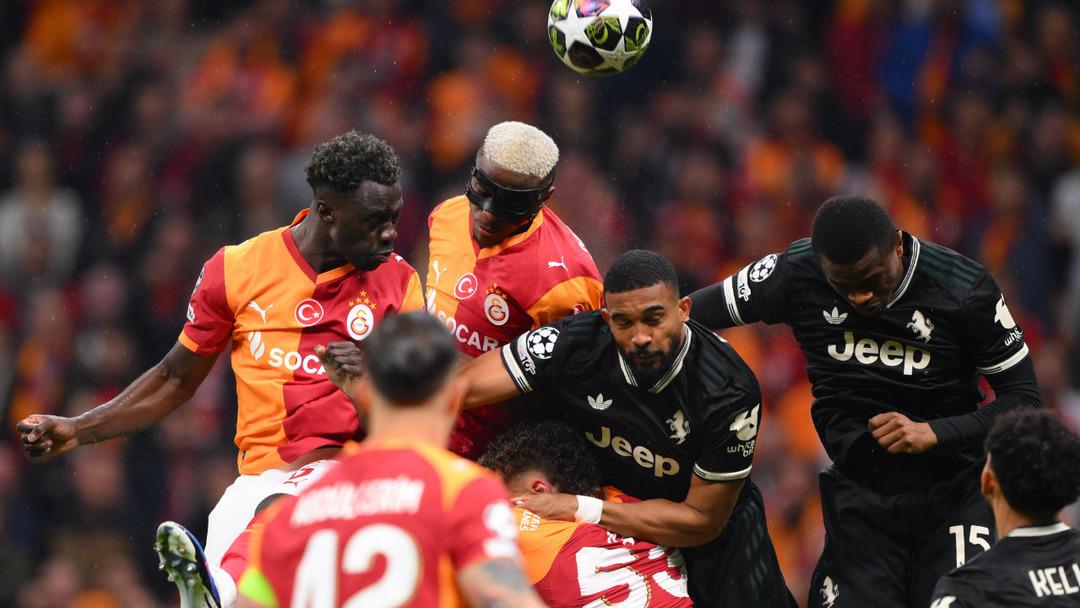 Galatasaray da Juventus r&ouml;vanşı &ouml;ncesi kırmızı alarm! 4 as yıldız sınırda, Okan Buruk un zor sınavı... 1