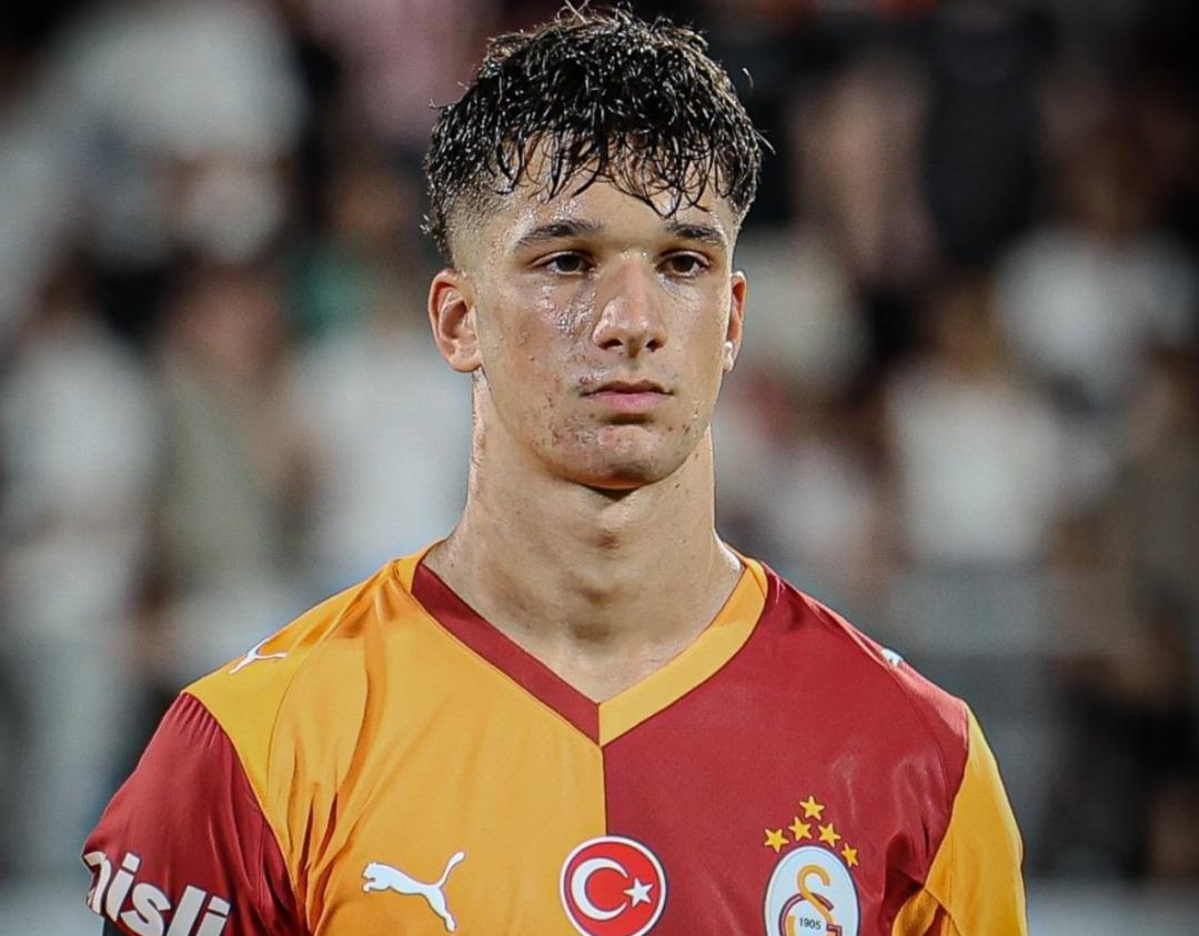 Fenerbah&ccedil;e den ezeli rakibine tarihi transfer &ccedil;alımı! Galatasaray ın 17 yaşındaki yıldızı &Ccedil;ağrı Hakan Balta idmana &ccedil;ıktı! 3