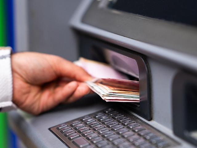 En b&uuml;y&uuml;k 10 bankadan 674,8 milyar TL kar (Vakıfbank, Ziraat, İş Bankası, Garanti, Akbank)