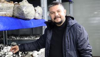 İngilizce &ouml;ğretmenliğini bırakıp tesis kurdu: 'G&uuml;nde 2 ton &uuml;retiyor'