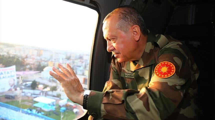 Erdoğan kamuflajı giydi! Ünlülerle bir araya geldi