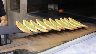 İftar sofralarının gözdesi: Fıstıklı börek