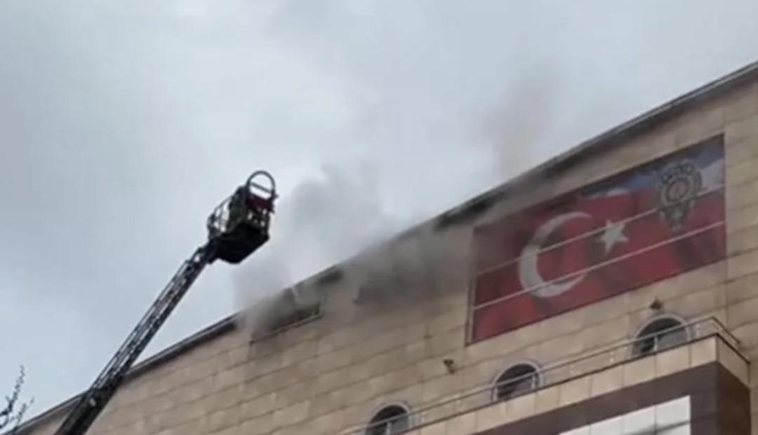 İstanbul daki Merter Polisevi&rsquo;nde yangın! 1