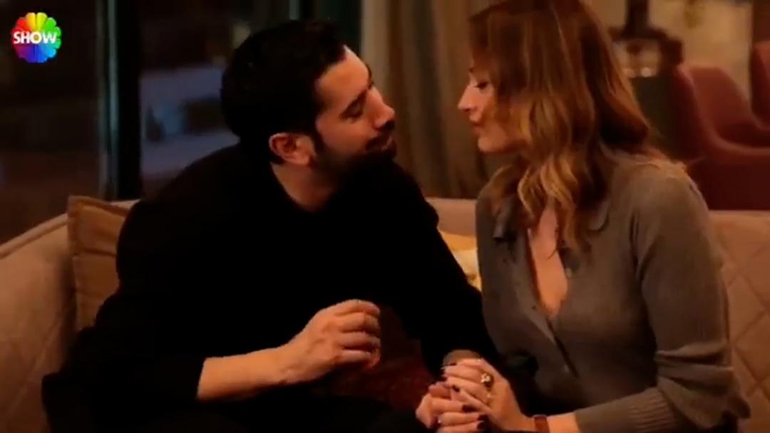 Seda Bakan ve Uğur G&uuml;neş bir t&uuml;rl&uuml; &ouml;p&uuml;şemedi! R&uuml;ya Gibi nin kamera arkası g&ouml;r&uuml;nt&uuml;leri ifşa oldu 2