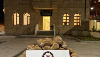 Ka&ccedil;ak t&uuml;t&uuml;nleri a&ccedil;ıktan taşırken yakalandı