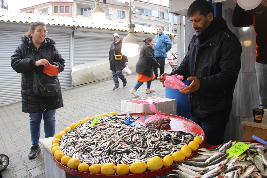 Fiyatlar ucuzladı, tezgahlarda yoğunluk  Daha da d&uuml;şebilir  3