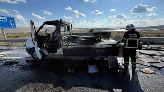 Batman’da seyir halindeki kamyonet alev aldı