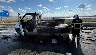 Batman&rsquo;da seyir halindeki kamyonet alev aldı