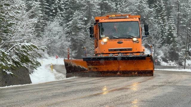 Karab&uuml;k &uuml;n y&uuml;ksek kesimlerinde kar yağışı etkili oluyor 1